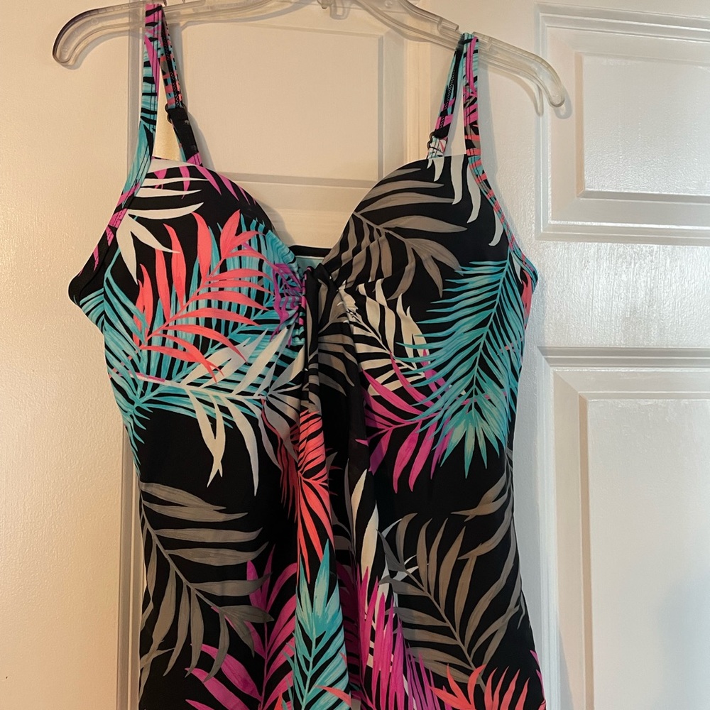Tankini top size 8
